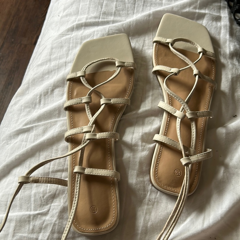Lace up flats (NEW)